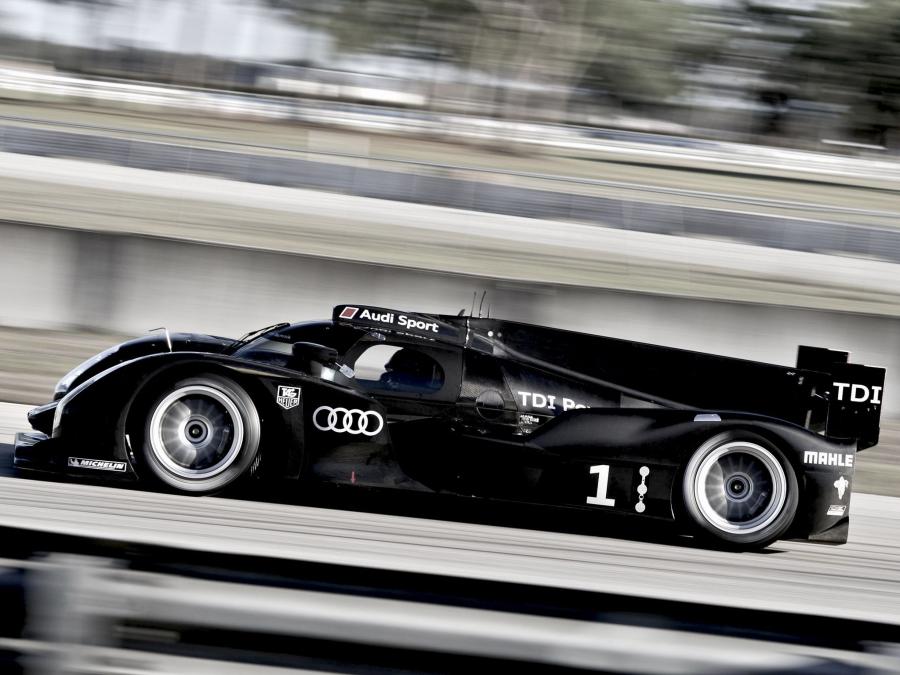  Audi R18 TDI 2011 года  (фото 9 из 77)
